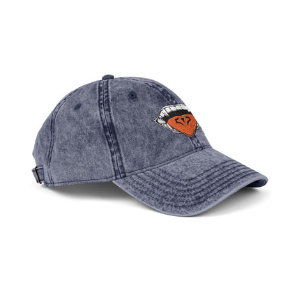 Vintage Embroidered Cap — Retro Lip Patch & "Sukuna" Text